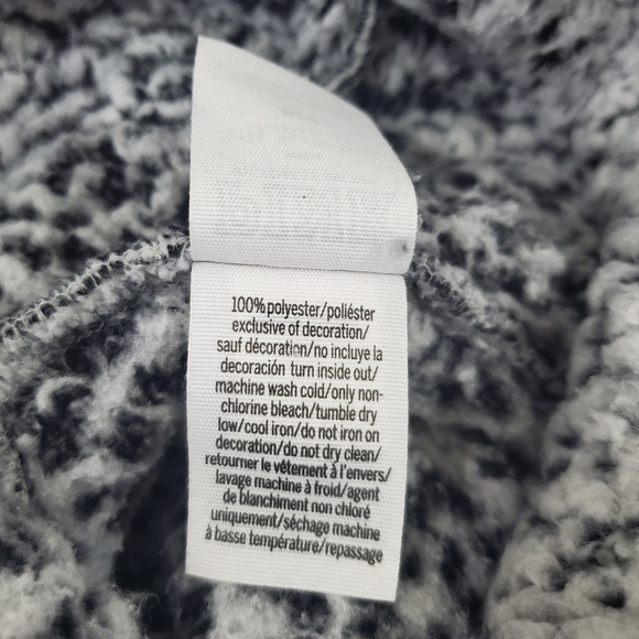 Pink Victoria's Secret Sherpa - Picture 5 of 5